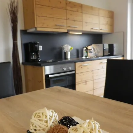 Haus 4 Holidays Apartment *